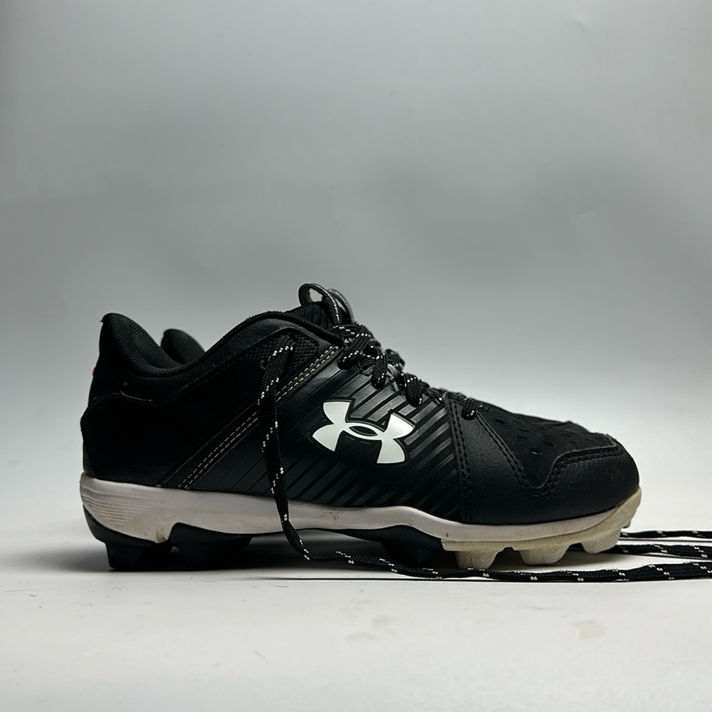 Under Armour “Leadoff” Baseball Cleats PreOwned Sz 3.5Y
